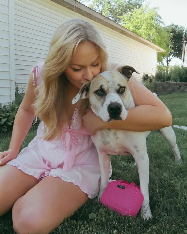 Maddy Spidell posing with her pet dog