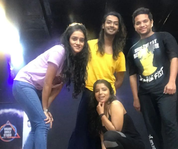 Diiksha Nagpal (extreme left) during the practice session for the song titled 'Paracetamol' from the Hindi web series titled 'Panchayat 2' (2022)